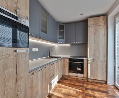 REZERVOVANÝ:  2 izbový byt s balkónom a pivnicou, Bystrický rad, Zvol