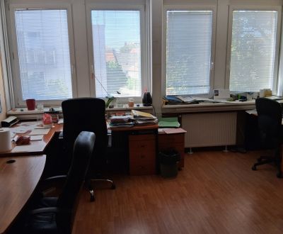 Prenájom kancelárskych priestorov 46,9 m2 pri POLUS-e na Pluhovej ul.