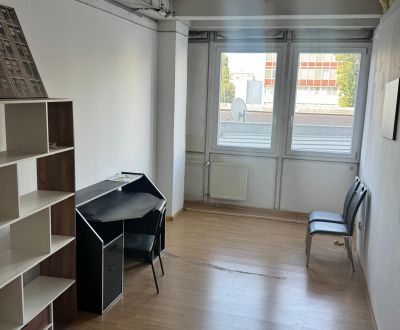 Prenájom kancelárie 21,5 m2 na Tomášikovej ul. v Ružinove