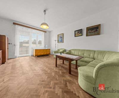 Na predaj priestranný 3 izbový byt  - Záhradnícka ulica Bratislava