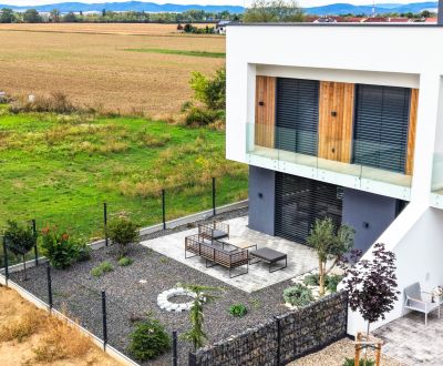 Na predaj 4iz. nadštandardná novostavba RD s garážou v obci Modrovka