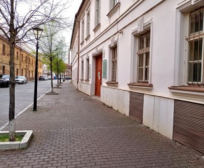 Na prenájom kancelársky priestor 30 m² – Trnava Františkánska