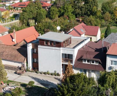 DVA DOMY NA POZEMKU S VÝMEROU 2770 m2 - VINOSADY