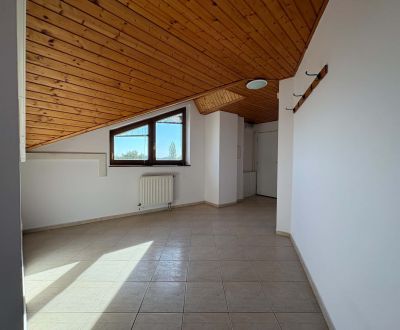 NA PRENÁJOM priestranný, nezariadený 3-izb. byt v blízkosti centra KN