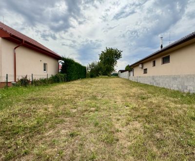 NA PREDAJ stavebný pozemok Močenok