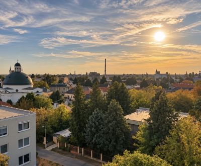 REZERVOVANÝ 