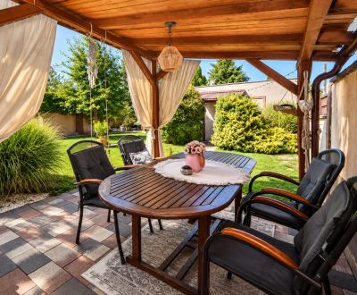 Predaj dvojgeneračný RD, garáž, bazén, pozemok 896 m2, Hegyeshalom