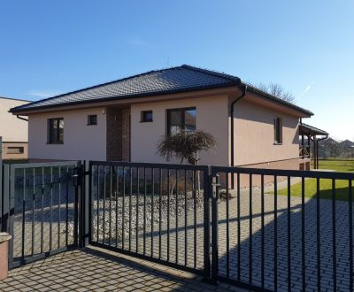PRENÁJOM - Pekný rodinný dom 14 km od Nitry
