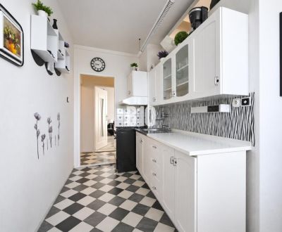 2 izbový byt s tromi balkónmi na Chrenovej. Priestor pre váš vlastný š