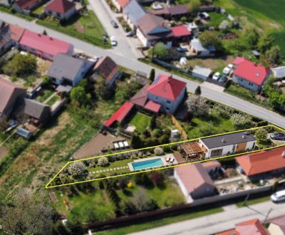 Pozemok v Uníne – 734 m² v zástavbe rodinných domov