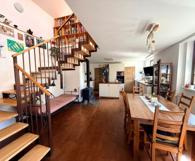 Priestranný 6-izbový dom na pozemku 872 m² – Častá