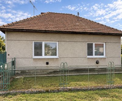 RODINNÝ DOM V PÔVODNOM STAVE NA POZEMKU 1 430 m² – KOVARCE