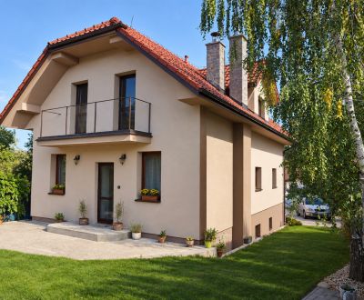 Novší rodinný dom s priestorom na podnikanie, Trenčianske Jastrabie