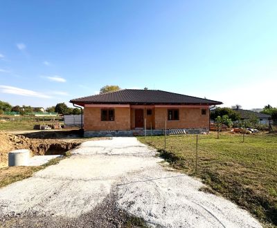 Na predaj novostavba 5-izbového bungalovu neďaleko Nitry