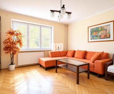 3 izbový byt 80 m2 priamo v centre s garážou