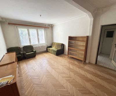 2,5 – izbový byt na Sklenárovej ulici v Bratislave, m.č. Ružinov