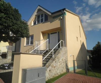 Prenájom rodinného domu na Kolibe - Trinásta ulica.