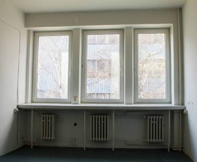Kancelária - Kopčianska - 19 m2 - 1. poschodie