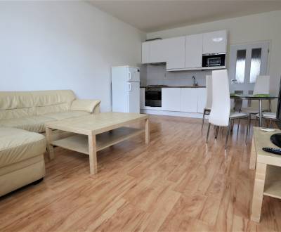 Prenajmeme 3 izb byt v nadstavbe  na Heydukovej  ulici