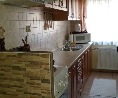 PREDANÉ: kompletne zrek. 2 izbový tehlový byt v Komárne 