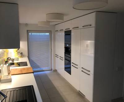 Ivanka pri Dunaji - Predaj 6 izb. exkluzívneho RD, bazén, dvojgaráž