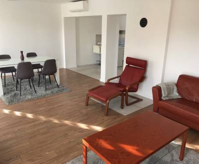 PRENÁJOM 3 izbový luxusný byt priamo v centre Nitry