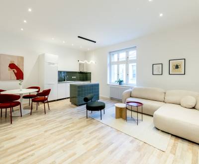 Dizajnový 2i byt 60m2, s vysokými stropmi a klímou, priamo v centre