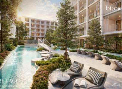 Výstavba bytov v Phukete s bazénom a zeleňou vytvára relaxačné prostredie.