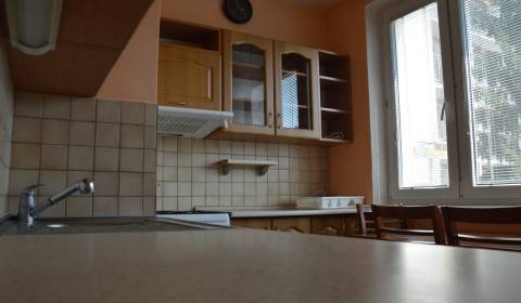 PREDANÉ - 3 IZBOVÝ BYT V TICHEJ LOKALITE PLNEJ ZELENE