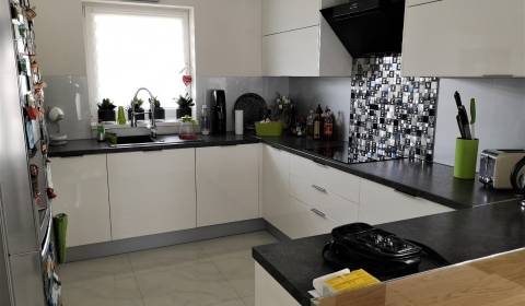 Predaj 4-izb. bungalovov na pozemku cca 560m2 vo V.Chlievanoch pri BN