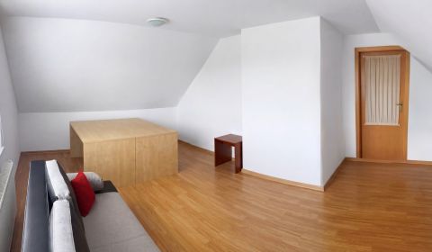 Na prenájom kancelária 21,5m2 Veľká Okružná Žilina 