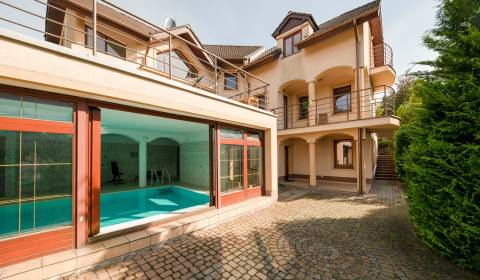 7-izb dom s bazénom, Záhorská Bystrica, 472m2 dom, 1692m2 pozemok