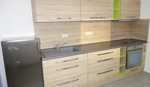 2-izbový byt na prenájom, Vráble - sídl. Lúky, 68 m2