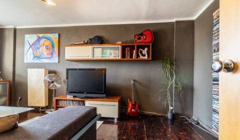 Štýlový 3-izbový byt, 65 m2 s dvoma loggiami, ul. Jantárová
