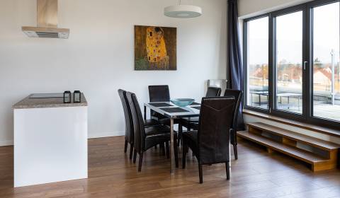 PRENÁJOM 3 izbový nadštandardný byt s veľkou terasou v centre Nitry