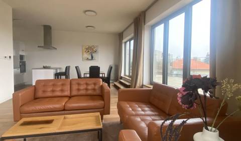 PRENÁJOM 3 izbový nadštandardný byt s veľkou terasou v centre Nitry