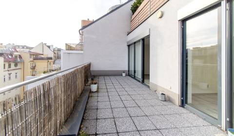 Príjemný 4i byt 114 m2,A/C,čiastočne zariadený,s terasou 24 m2,parking