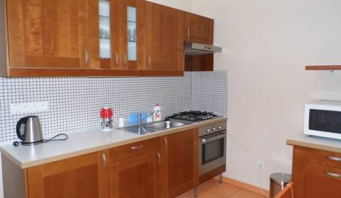 REZERVOVANÉ! Predáme 3-izb. byt, 70 m2, Škultétyho ulica, Nitra