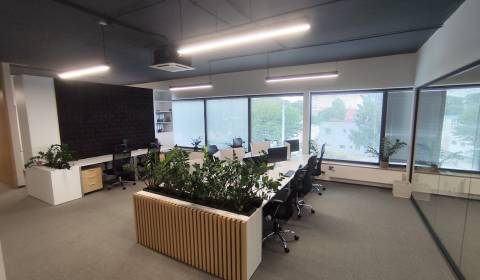 Polyfunkčný priestor s parkovaním v Nitre