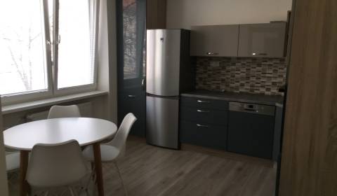 Pekný zrekonštruovaný 2 ibz. byt na Košickej ul.