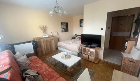 REZERVOVANÉ: 1 izbový byt, 30 m2, 5/9 posch. Tulská, B. Bystrica