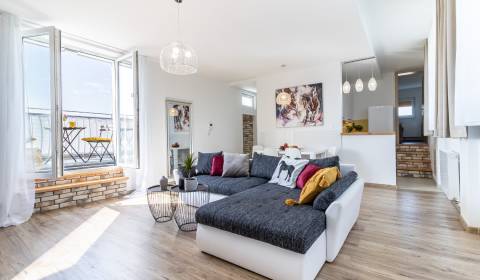 PREDANÉ-2,5 IZB. LUXUSNÝ ZARIADENÝ PENTHOUSE