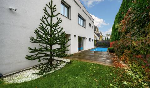 Luxusná 7 izbová vila na prenájom Palisády,bazén,sauna,terasa,výhľad