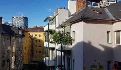 LAZARETSKÁ - kompletne zrekonštruovaný, tichý byt v centre mesta