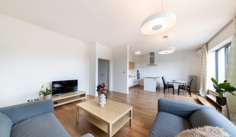 PRENÁJOM 3-izbový moderný byt s garážou, Nitra - centrum