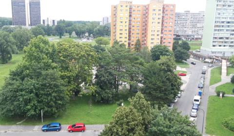 VÝBORNE RIEŠENÝ 4 IZ. BYT S VÝHĽADOM, 2x WC, SAMOST. SPÁLNE, LOGGIA