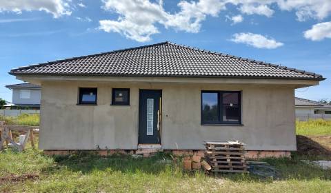 Novostavba rodinného domu v Tomášikove