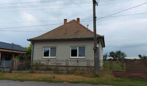 Ponúkame na predaj rodinný dom v Ivanke pri Nitre
