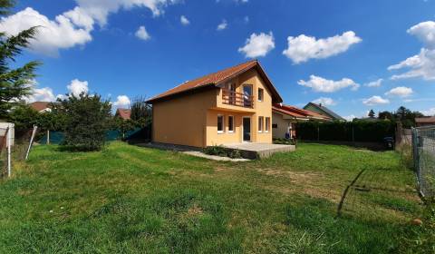 REZERVOVANÉ - 5 – IZB. RD, POZEMOK 500 m², ul. JABLOŇOVÁ, HVIEZDOSLAVO