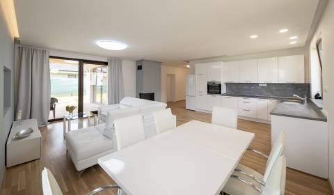 Slnečný 4i bungalov 140m2, so záhradou 480m2, AJ NA FIREMNÉ ÚČELY